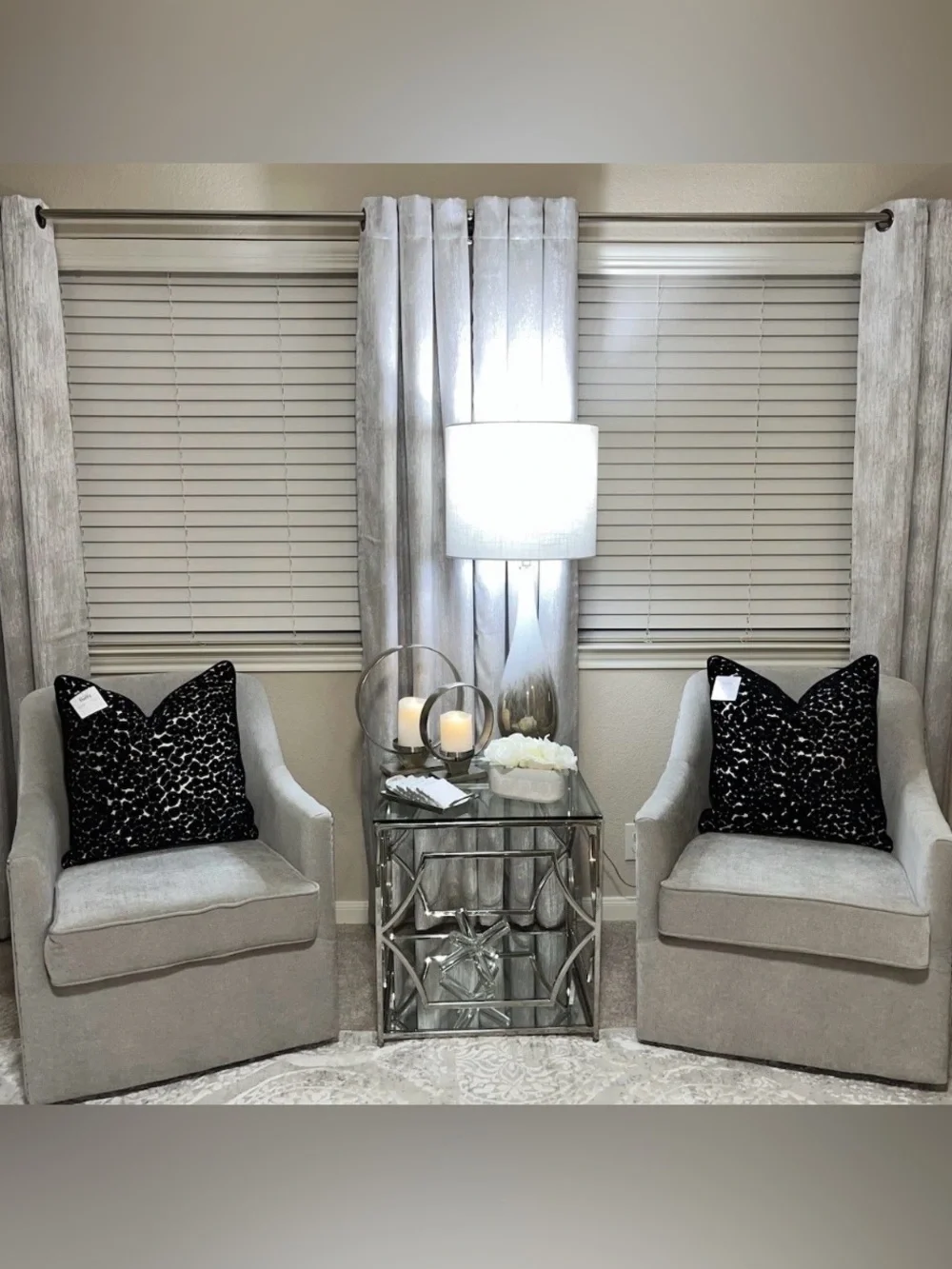 Casa Decor listing pillows